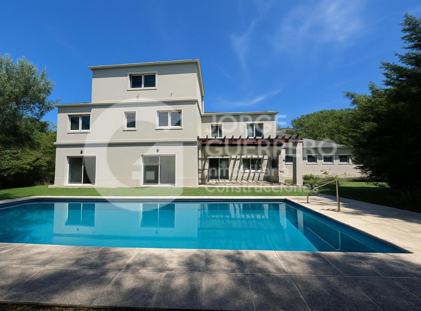 Casa en Carilo