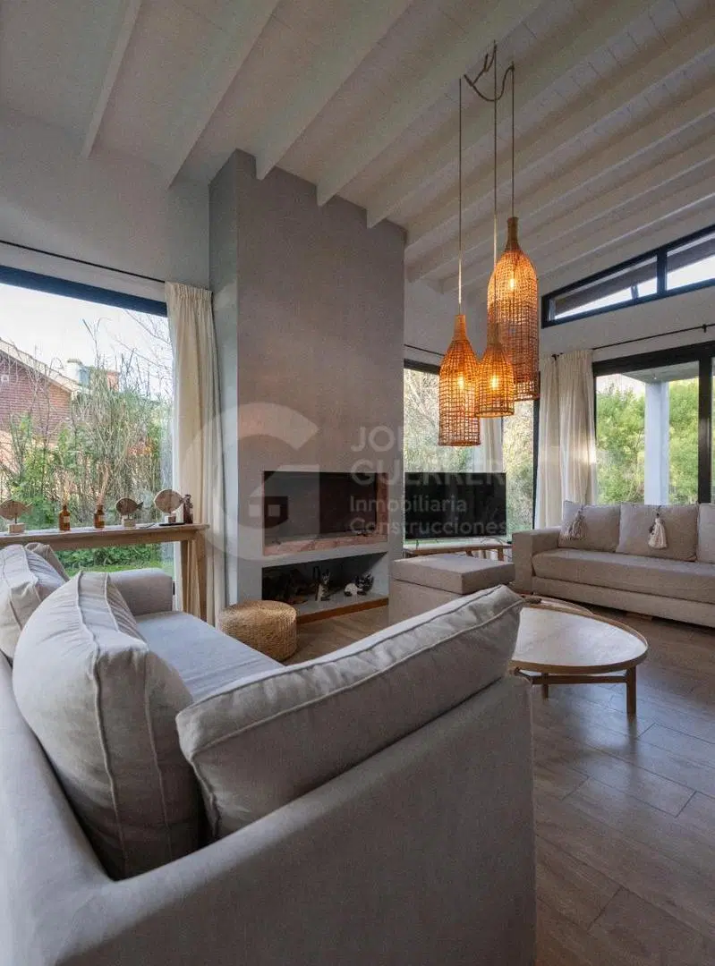 Imponente casa finalizada 2022 , de 5 habitaciones en suite, con pileta climatizada y jacuzzi. 4