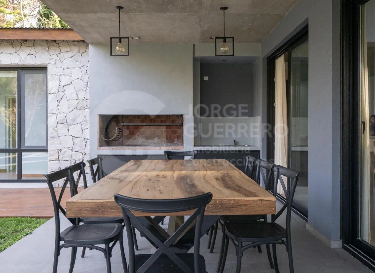 Imponente casa finalizada 2022 , de 5 habitaciones en suite, con pileta climatizada y jacuzzi. 2