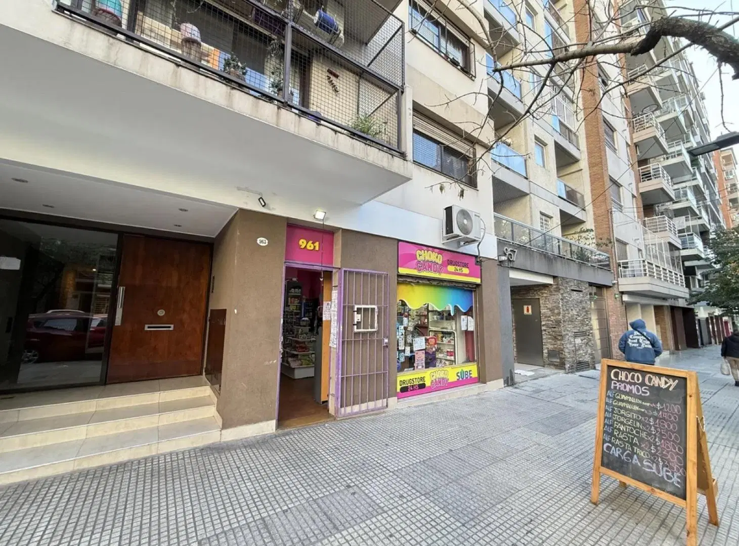 Local Comercial sobre Avenida 2