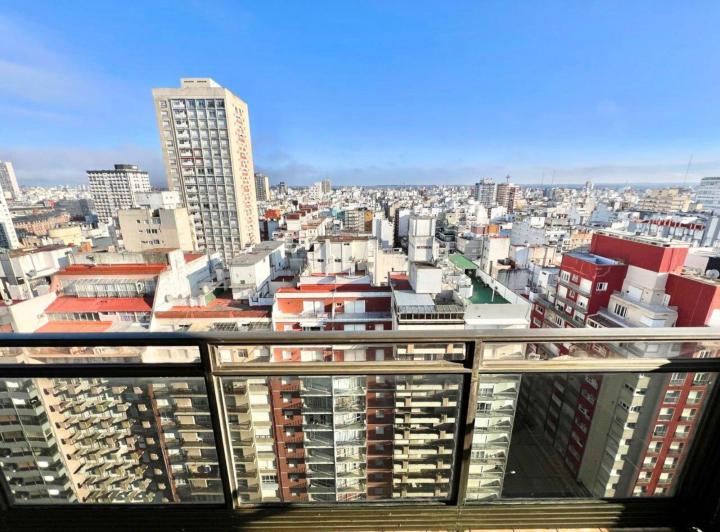 3 ambientes a la calle con vista panorámica y cochera fija en VENTA 3