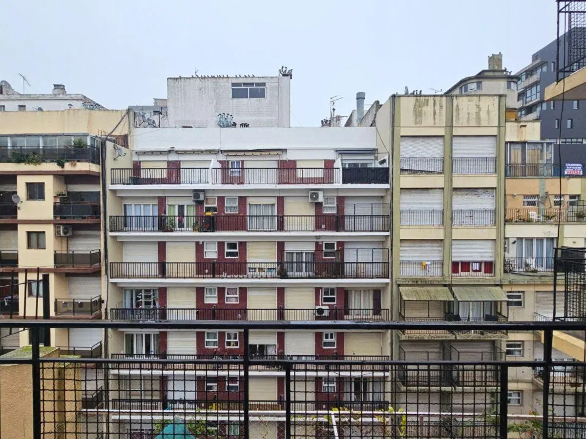 Ambiente a la calle con balcón terraza en VENTA 3