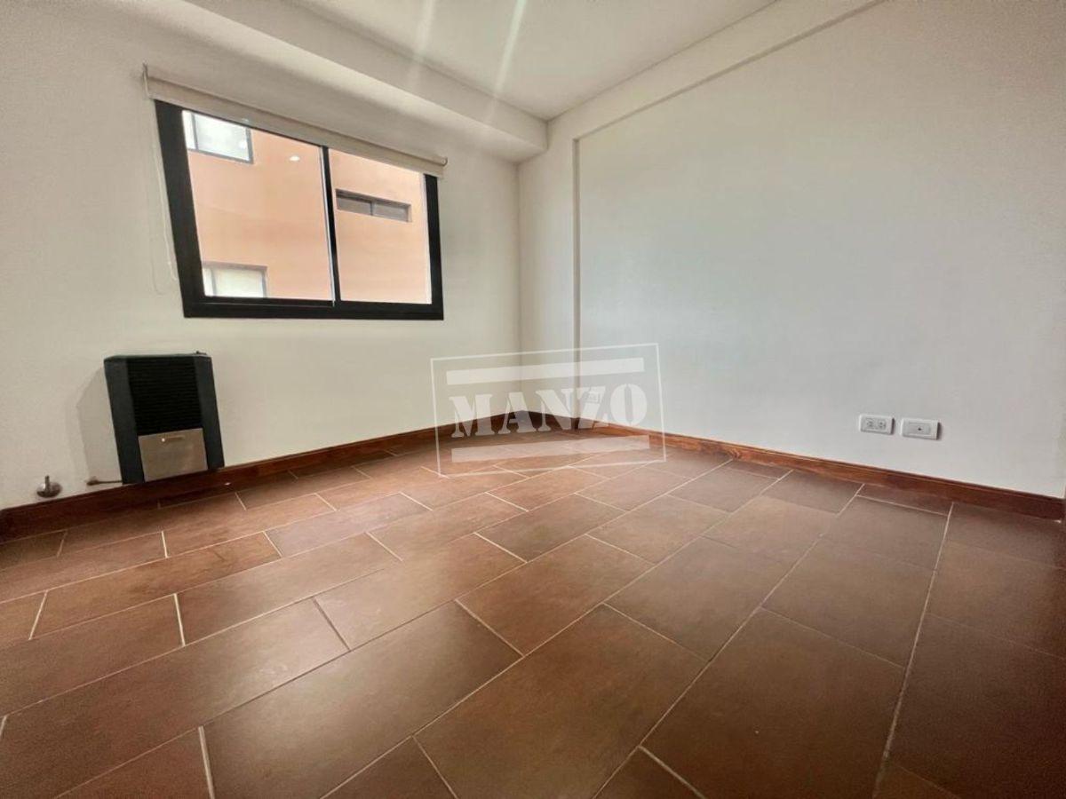 Foto de 2 ambientes a la calle con balcón y espacio de cochera en VENTA, imagen 2