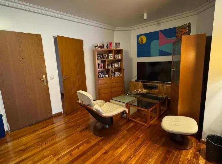 Departamento en Venta de 5 Ambientes con Dependencia y 2 Cocheras en Caballito 2