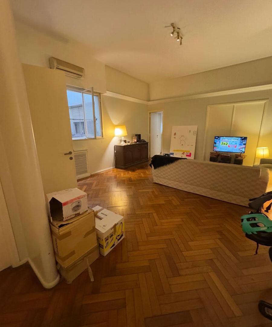 Departamento en Venta de 4 Ambientes con Dependencia en Recoleta