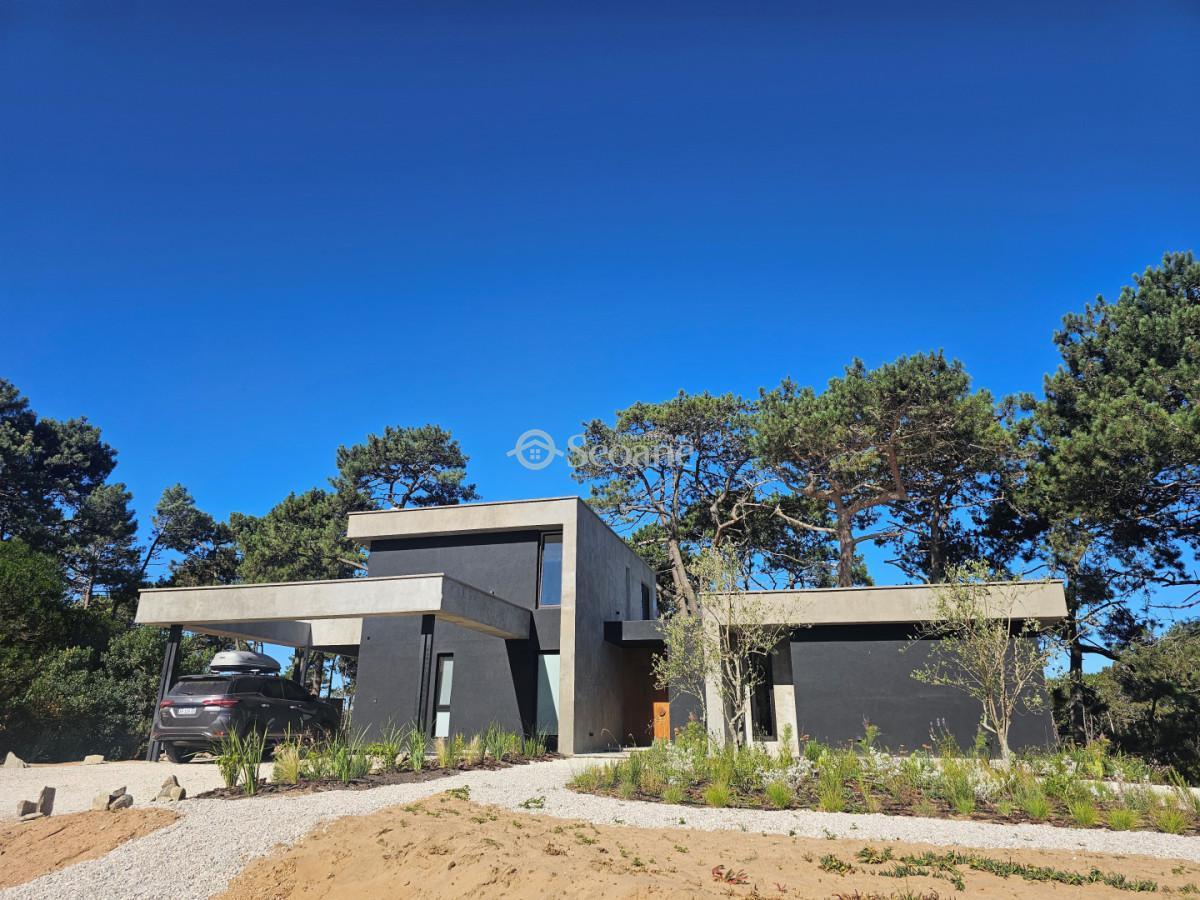 Exclusiva residencia en Barrio Privado Reserva Montoya