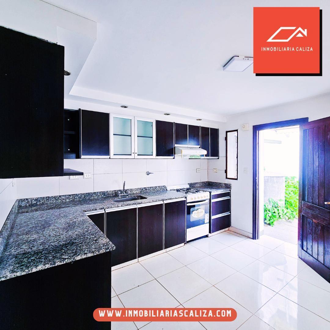 Foto de VENTA HERMOSA CASA PASAJE NEUQUEN 900 - ENTRE AV. ROCA Y ALSINA, imagen 2