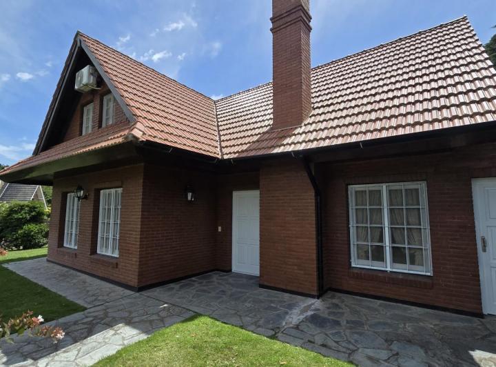 EXCELENTE CASA EN MARTIN PESCADOR (ZONA PLAYA) 2