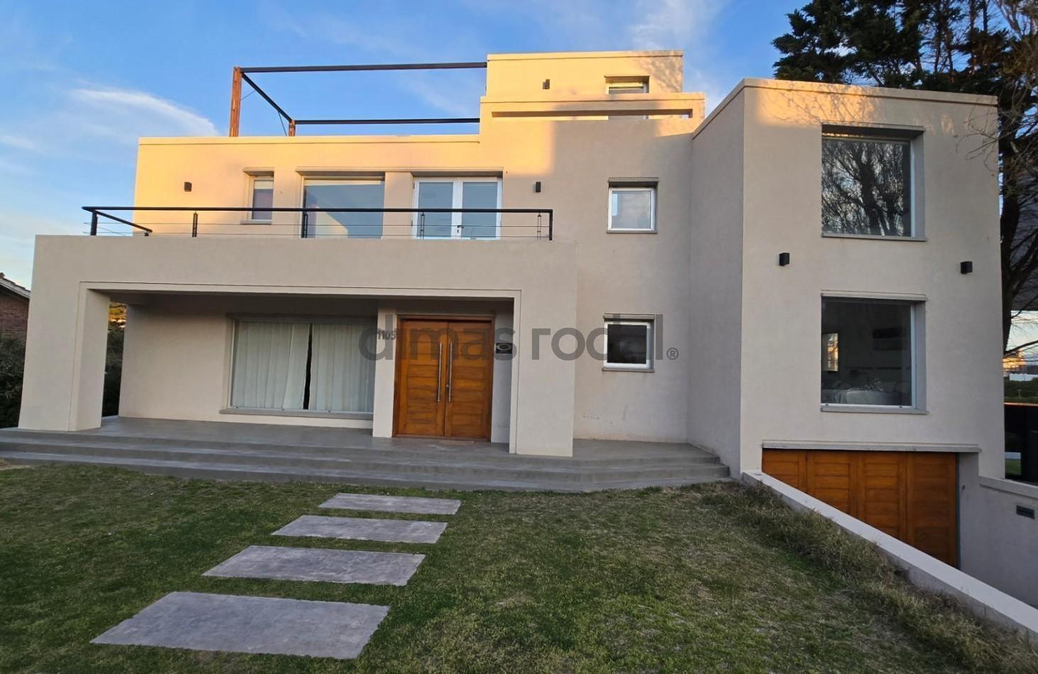 Foto de Casa en Venta en Pinamar - Excepcional Ubicacion, imagen 2
