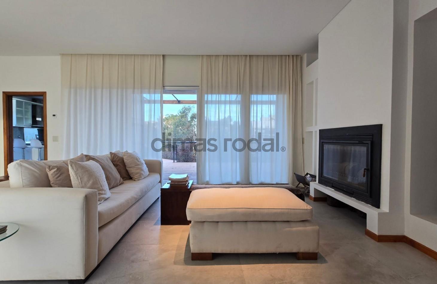Foto de Casa en Venta en Pinamar - Excepcional Ubicacion, imagen 1