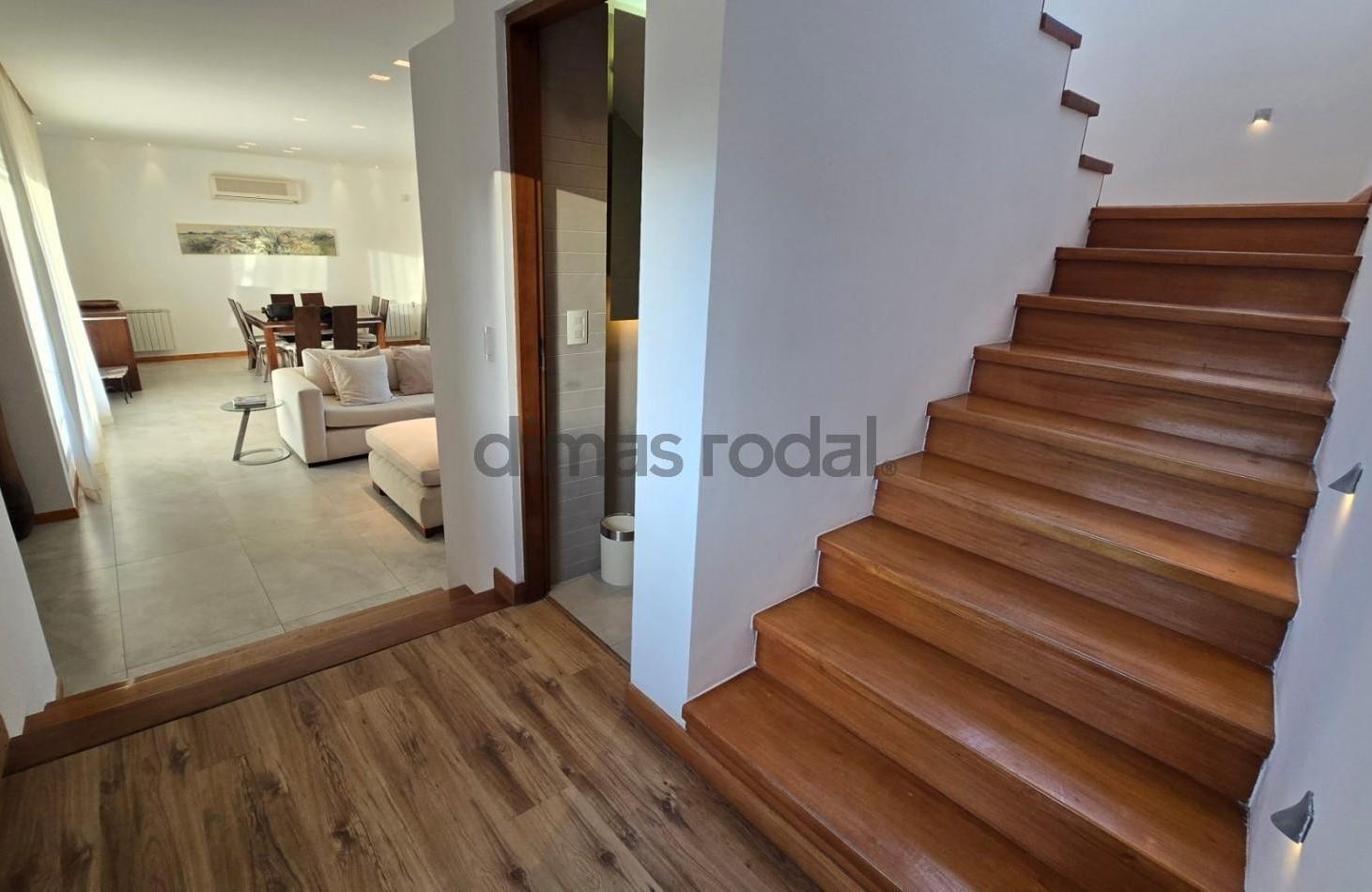 Foto de Casa en Venta en Pinamar - Excepcional Ubicacion, imagen 5