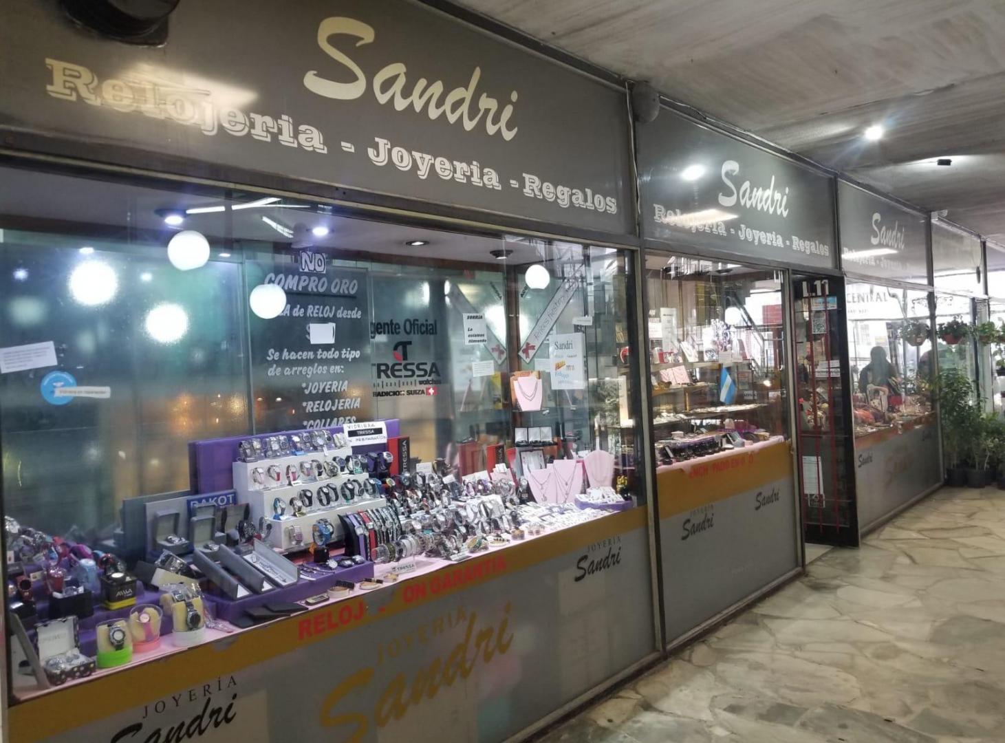 Foto de 3 locales en galería Central Luro e Independencia, imagen 2