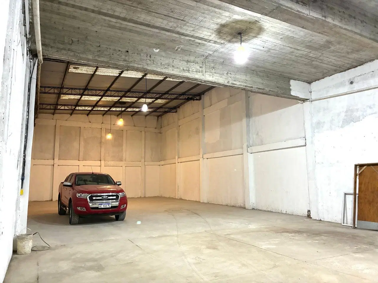 Alquiler galpón comercial Libertad y Tandil 1