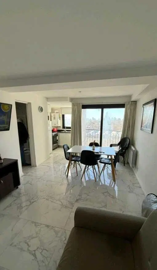 Dpto 2 Ambientes impecable!!! 6to piso a la calle con Balcón. 3