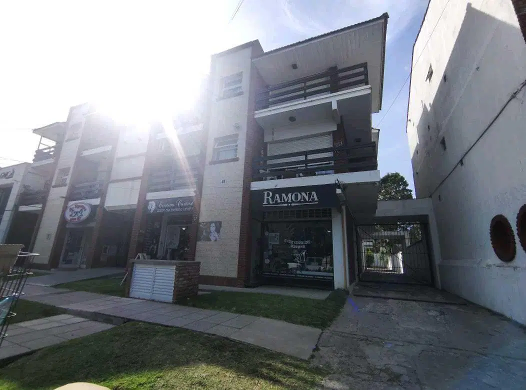VENTA MUY BUEN LOCAL SOBRE TEJEDOR 4