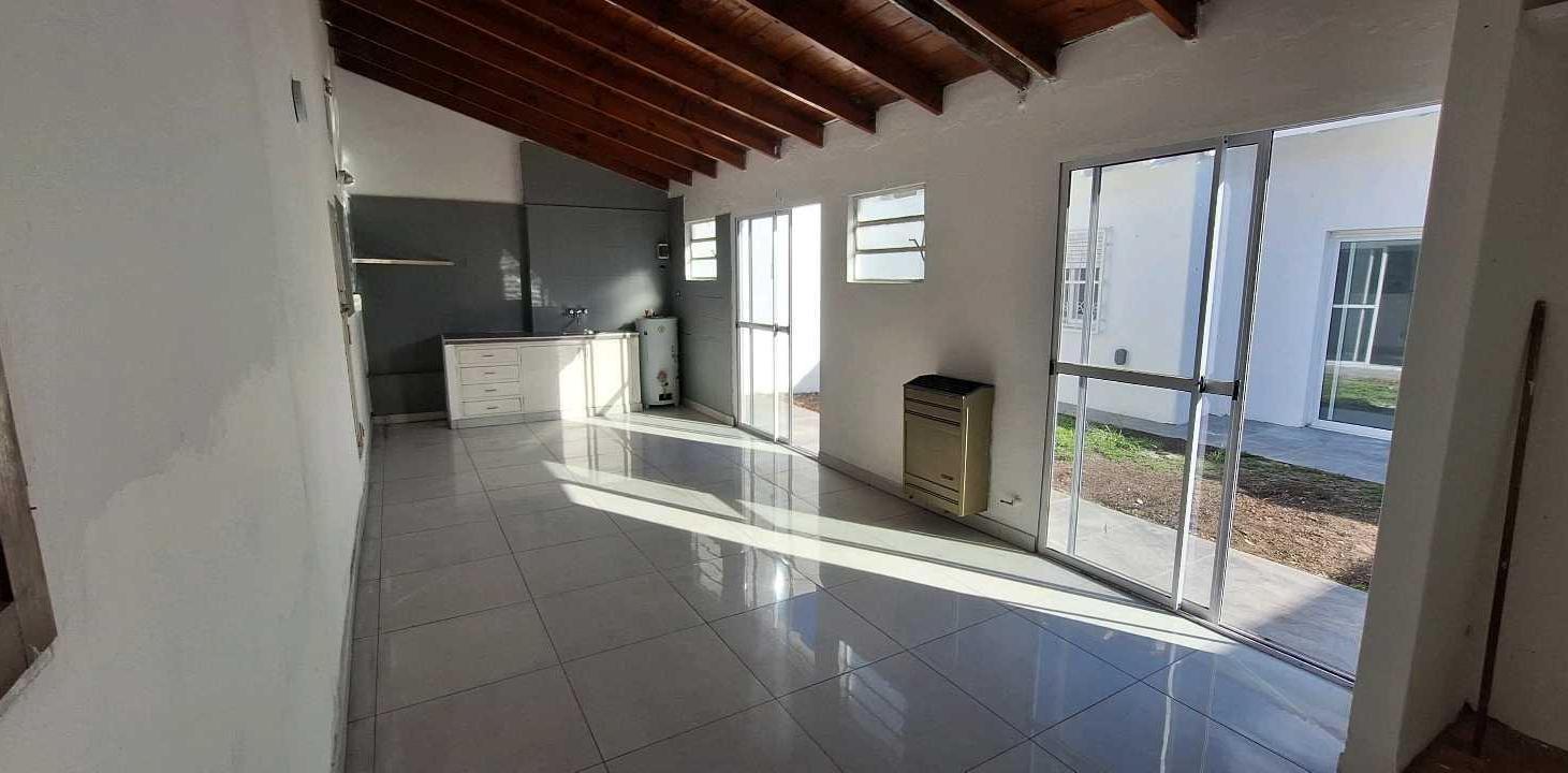 Casa 3 ambientes quincho reciclada!! Barrio Parque Luro