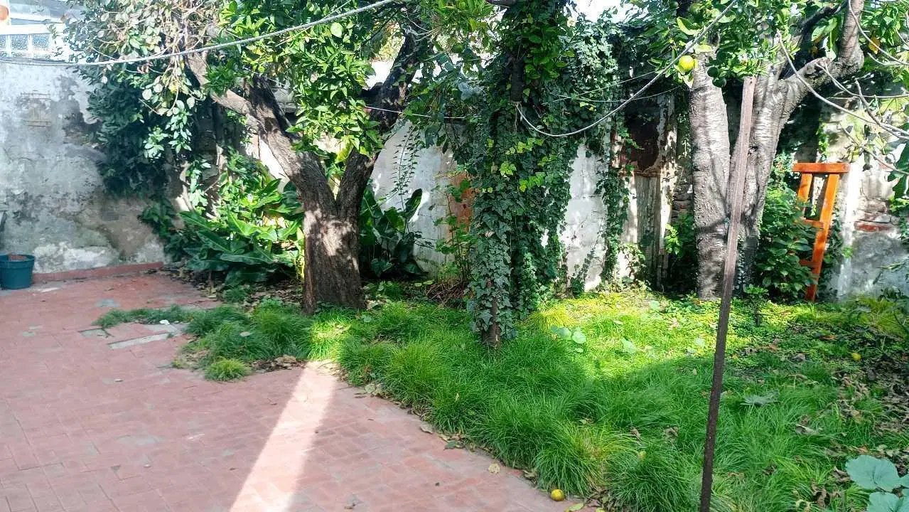 OPORTUNIDAD!  PH AL FRENTE a Reciclar 3 ambientes, con Patio y Garage. 3