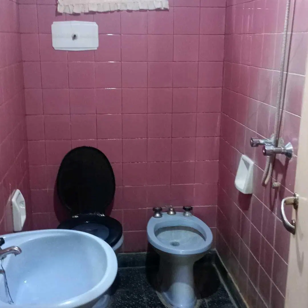 OPORTUNIDAD!  PH AL FRENTE a Reciclar 3 ambientes, con Patio y Garage. 4