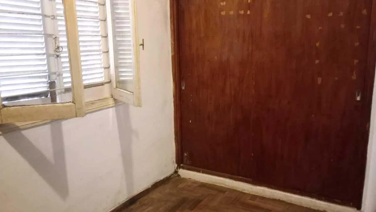 OPORTUNIDAD!  PH AL FRENTE a Reciclar 3 ambientes, con Patio y Garage. 5