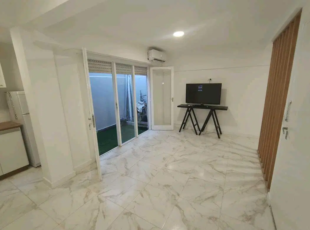 ALQUILER X 24 MESES!!  MONOAMBIENTE CON PATIO!! PLANTA BAJA.RECICLADO! 3