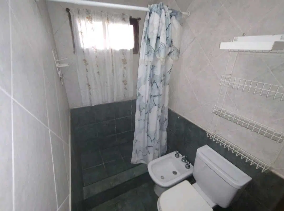 ALQUILER 24 MESES PH 2 AMBIENTES 1er PISO CON COCHERA Y PATIO. 2