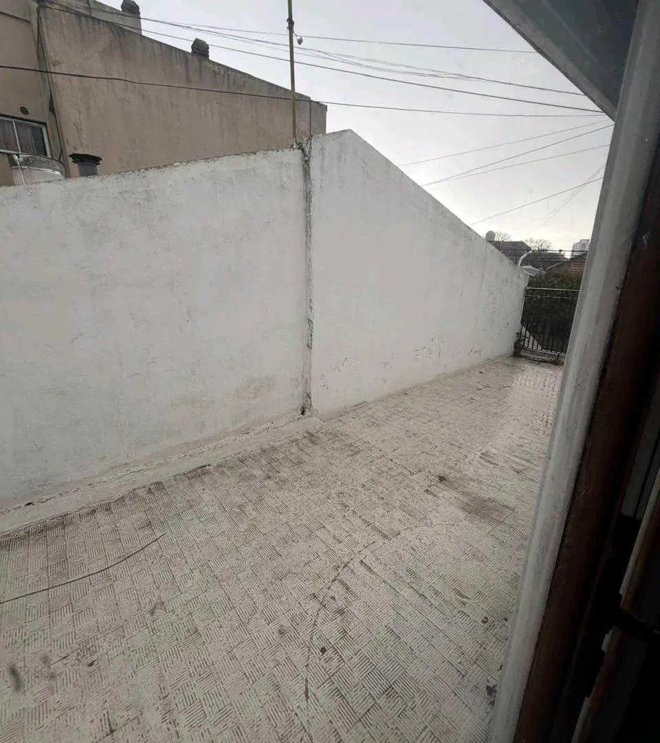 Chalet en 2 plantas de 6 ambientes, Patio, Parrilla, cochera triple!!! 4