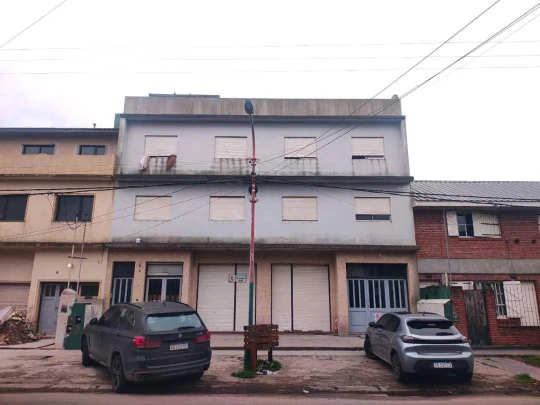 VENTA DE HOTEL SOBRE CALLE ACEVEDO Y PATAGONES.ATENCIÓN CONSTRUCTORES 2