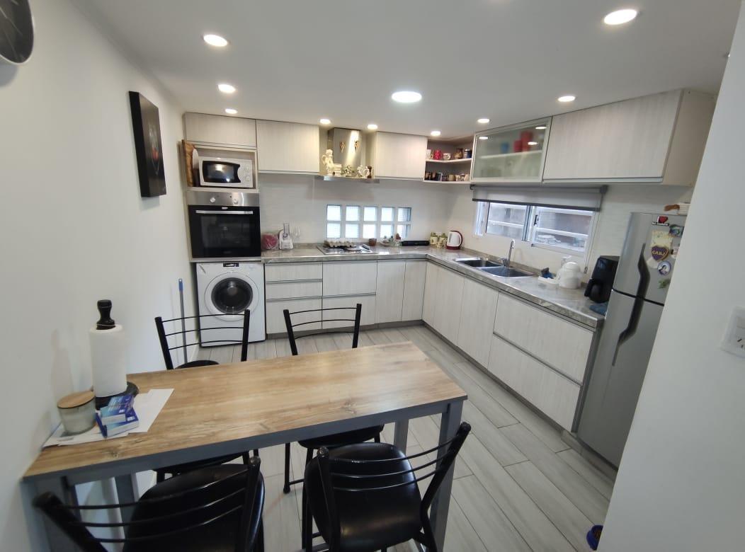 Foto de VENTA PH 3 AMPLIOS AMBIENTES CON COCHERA Y TERRAZA.CAISAMAR, imagen 4