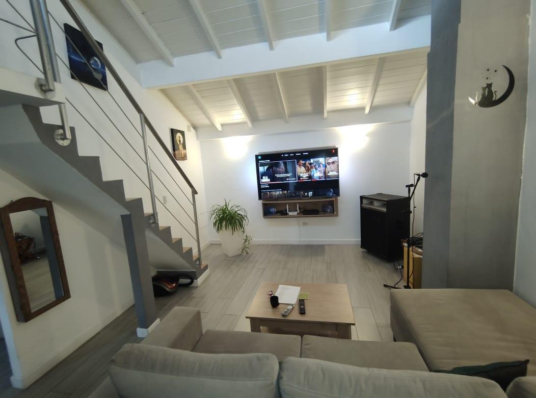 Foto de VENTA PH 3 AMPLIOS AMBIENTES CON COCHERA Y TERRAZA.CAISAMAR, imagen 2