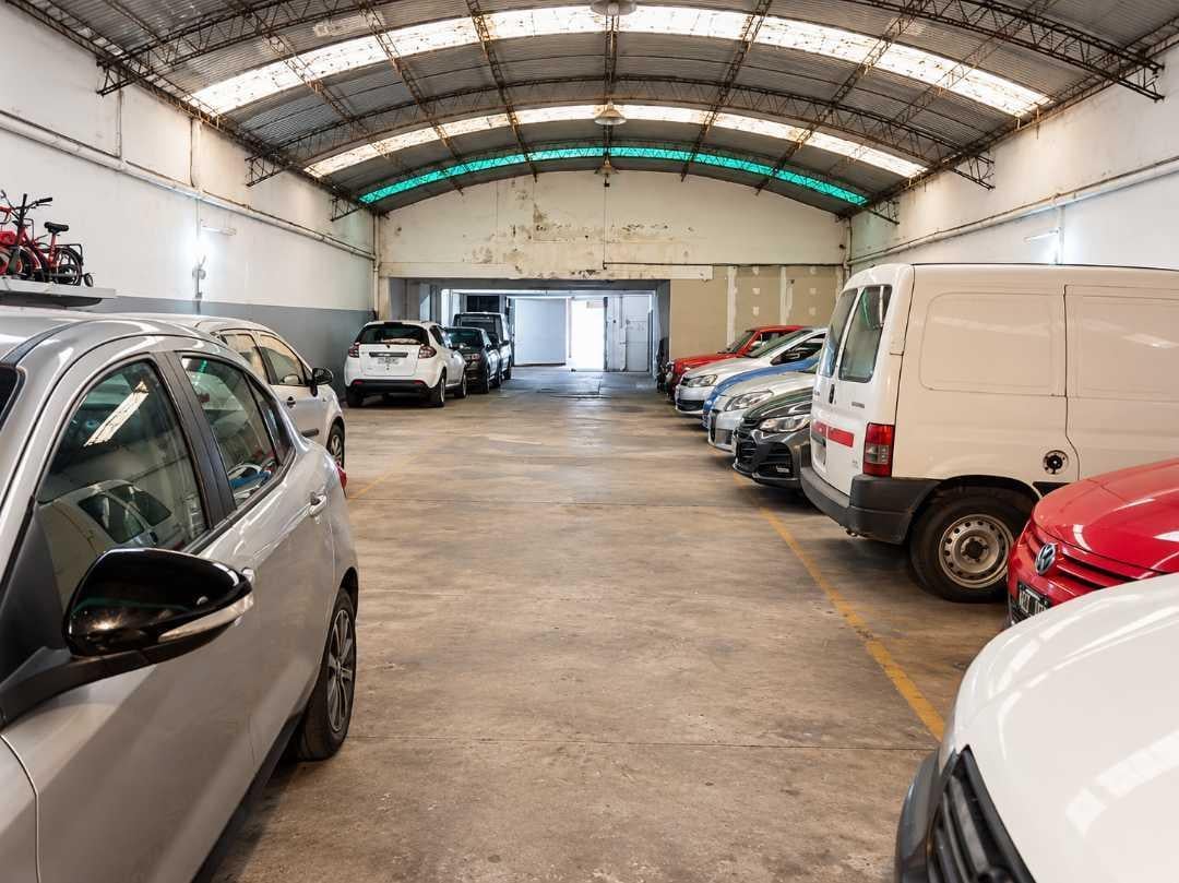 Foto de VENTA GALPON DE 23 COCHERAS SOBRE AVENIDA EN VILLA PRIMERA, imagen 2