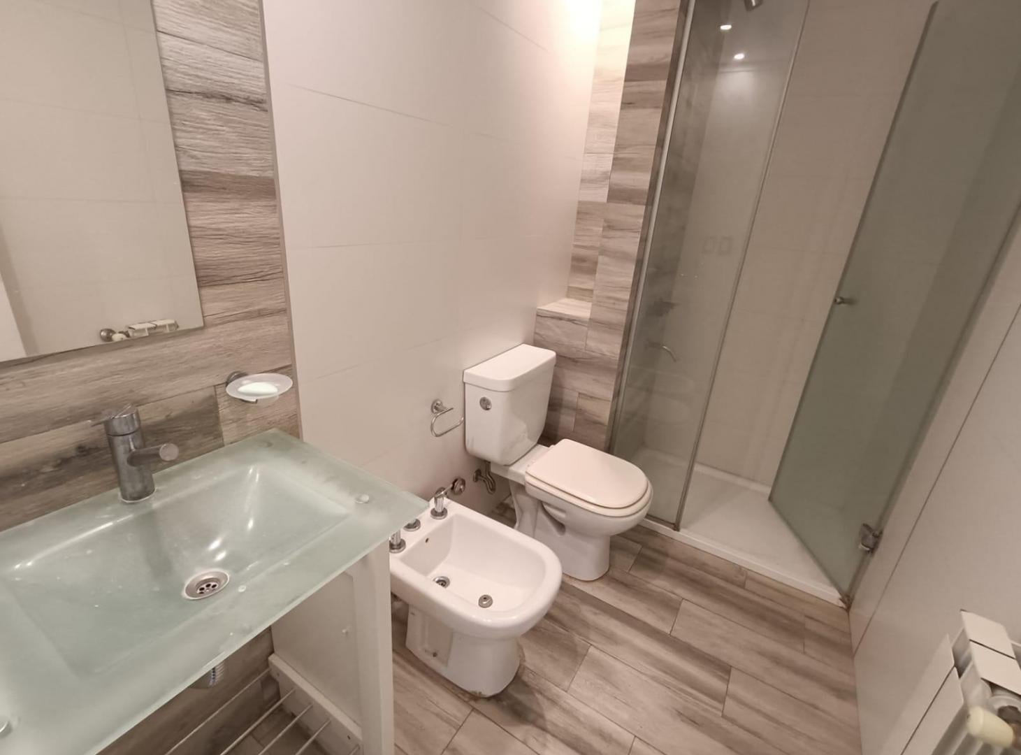 Foto de ALQUILER IMPECABLE MONOAMBIENTE CON BALCON AL FRENTE ZONA ALDREY, imagen 3