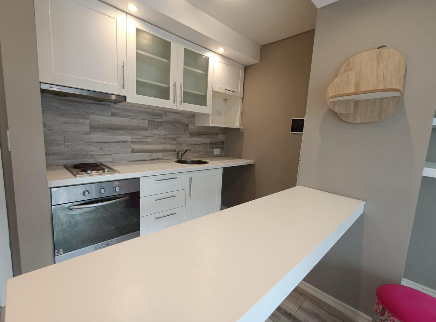 Foto de ALQUILER IMPECABLE MONOAMBIENTE CON BALCON AL FRENTE ZONA ALDREY, imagen 4