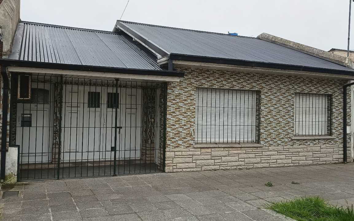 Foto de VENTA CASA TRES AMBIENTES CON GRAN PARQUE, imagen 2