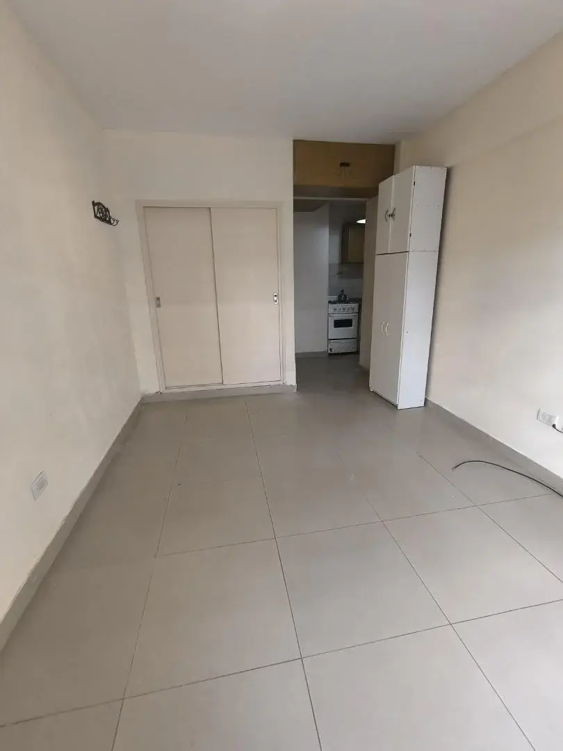 ALQUILER TEMPORARIO | MONOAMBIENTE CON BALCÓN S/MUEBLES 3