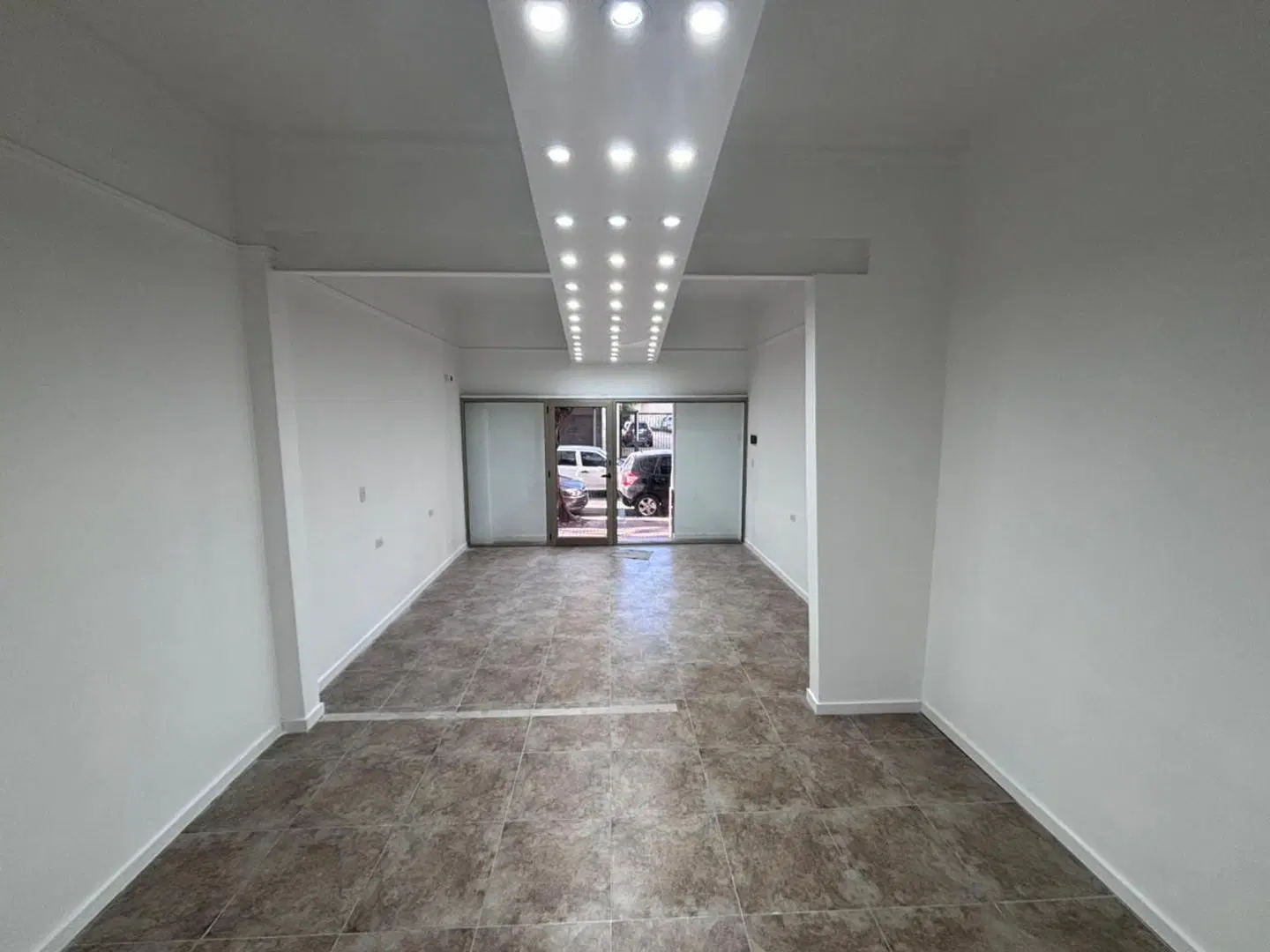 ALQUILER LOCAL A LA CALLE 30 MTS C/ BAÑO 4
