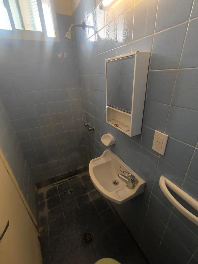 MONOAMBIENTE CON ESCALERA EXTERNA - ALQUILER 5