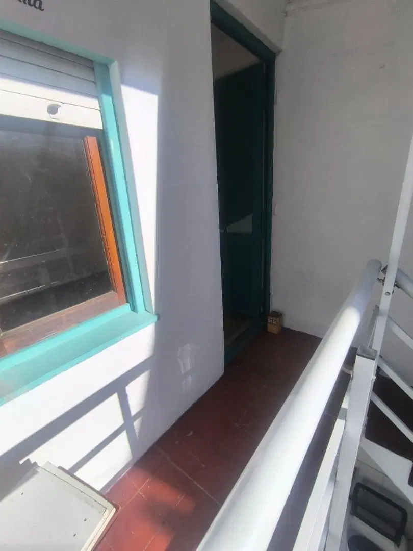 MONOAMBIENTE CON ESCALERA EXTERNA - ALQUILER 2