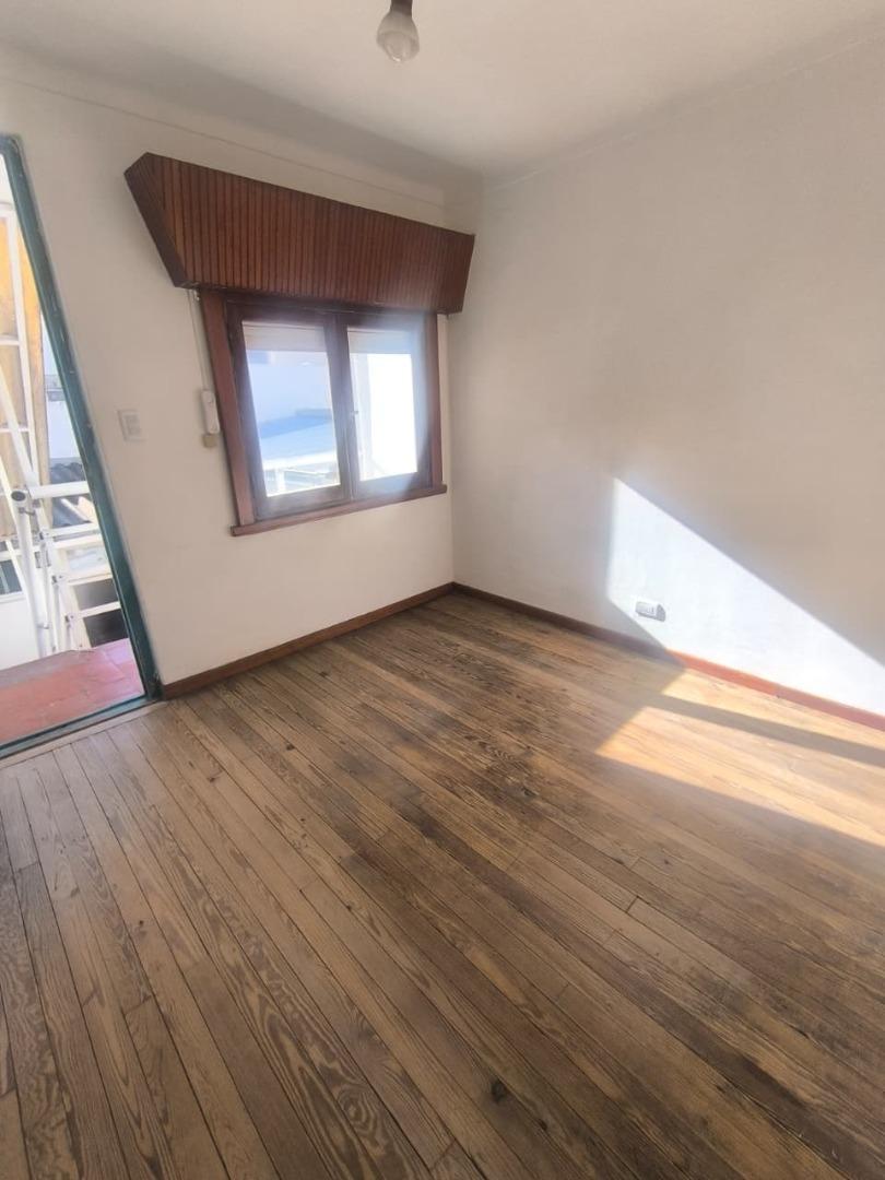 Foto de MONOAMBIENTE CON ESCALERA EXTERNA - ALQUILER, imagen 1