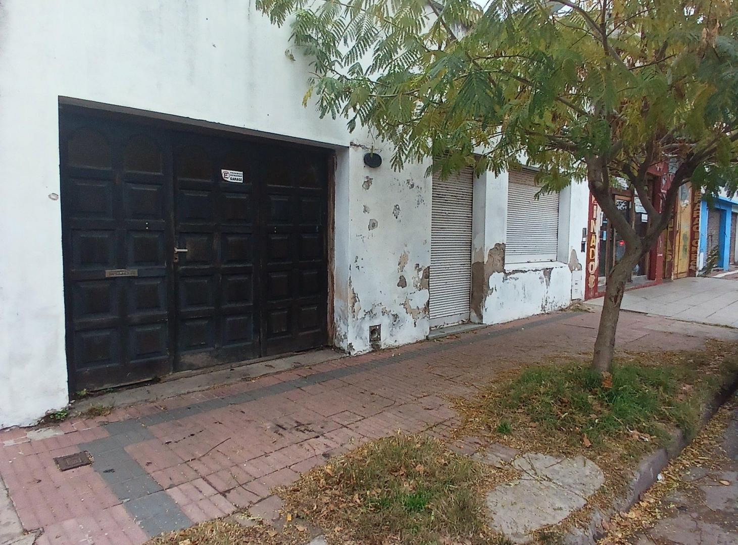 Foto de VENTA LOTE CON LOCAL Y VIVIENDA A RECICLAR O DEMOLER MORENO 4756, imagen 1