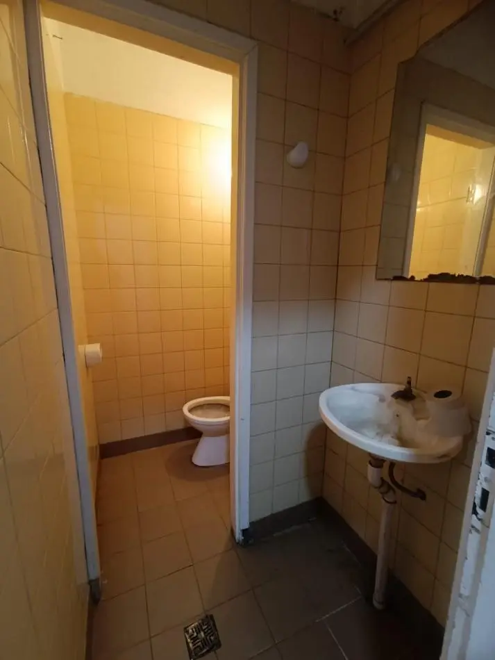 ALQUILER LOCAL COMERCIAL CON CAMARA FRIGORIFICA SOBRE AVENIDA. IDEAL VARIOS RUBROS. MUNDIALISTA 4