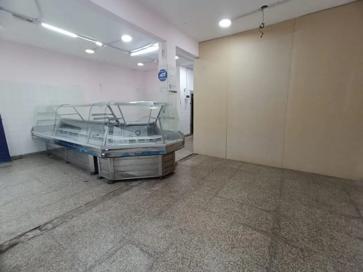 ALQUILER LOCAL COMERCIAL CON CAMARA FRIGORIFICA SOBRE AVENIDA. IDEAL VARIOS RUBROS. MUNDIALISTA 1