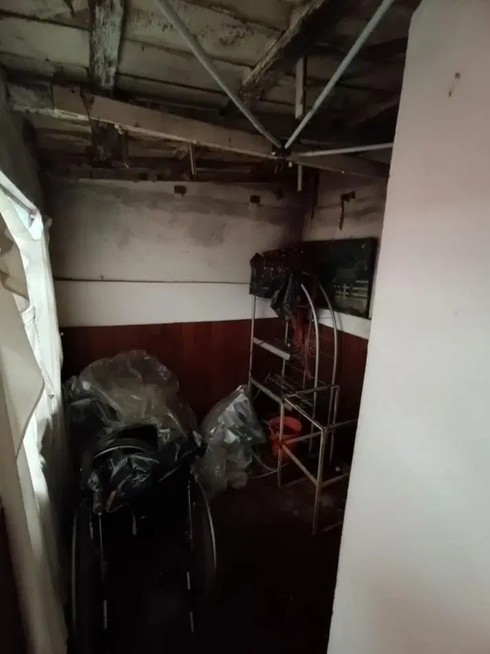 P.H. de tres ambientes al frente, totalmente independiente con garage. Estado original. Las Avenidas 1