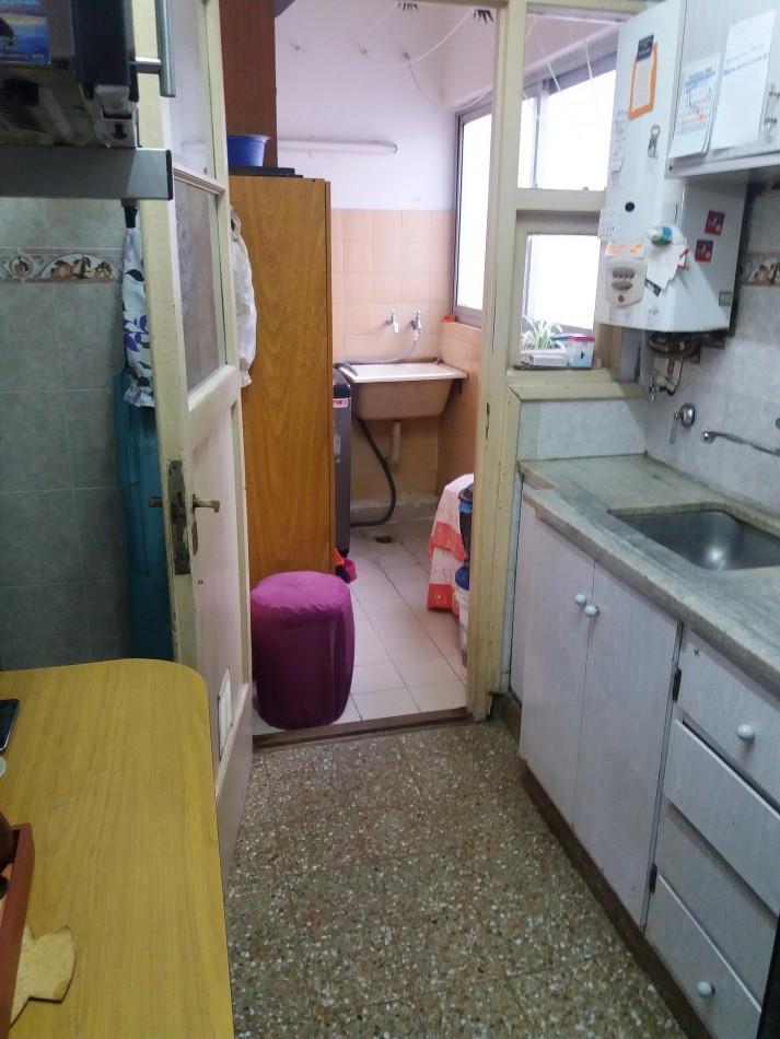 Foto de Departamento tres ambientes al contrafrente. Estado original. Zona, imagen 3