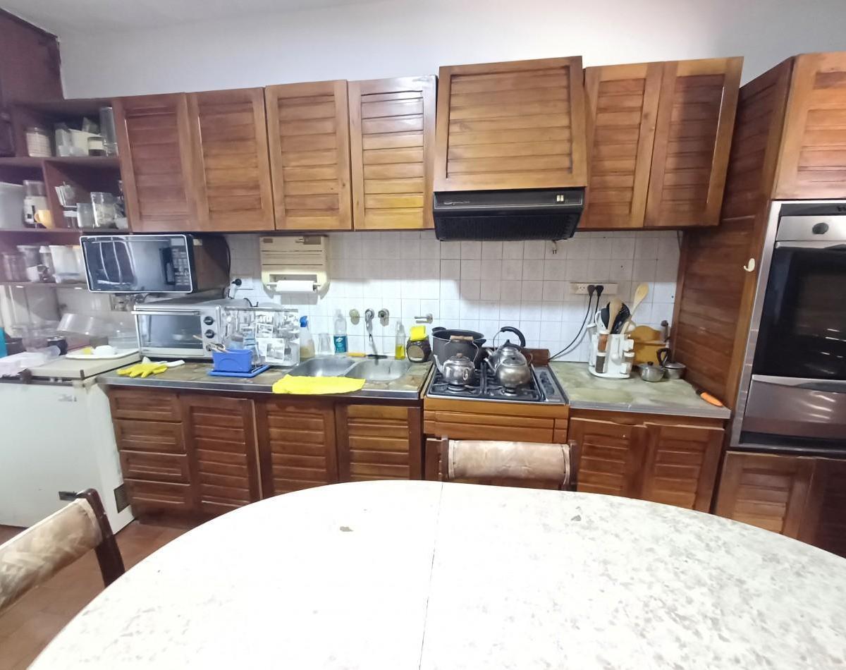 Venta Casa con Local 1