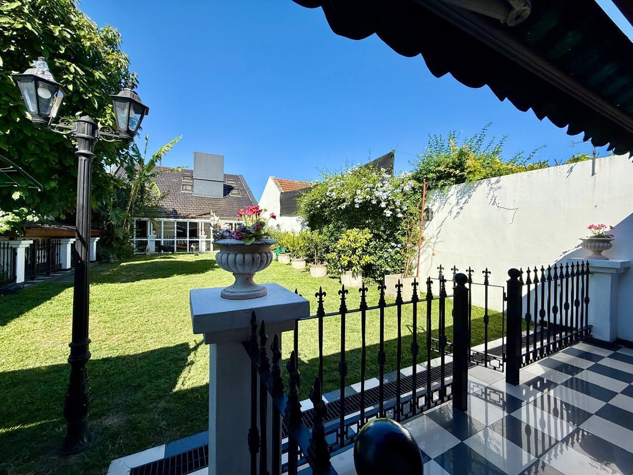 Olivos: Chalet de 6 ambientes Garage y Quincho Lote 10x50 Hay que verlo!