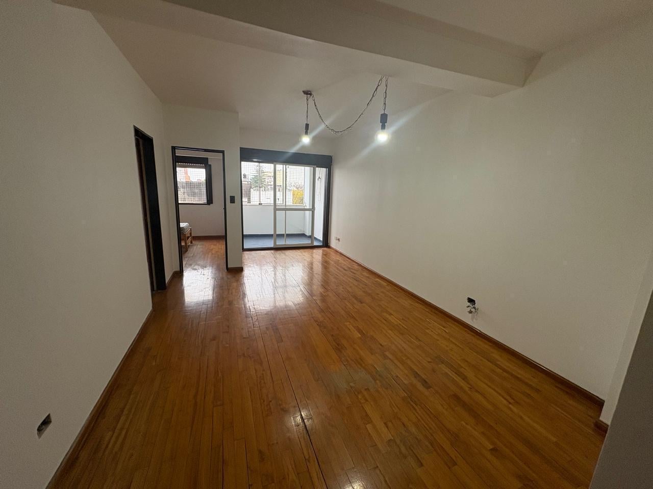 Floresta: 2 ambientes cfte. con balcón Av. Avellaneda y J.B. González