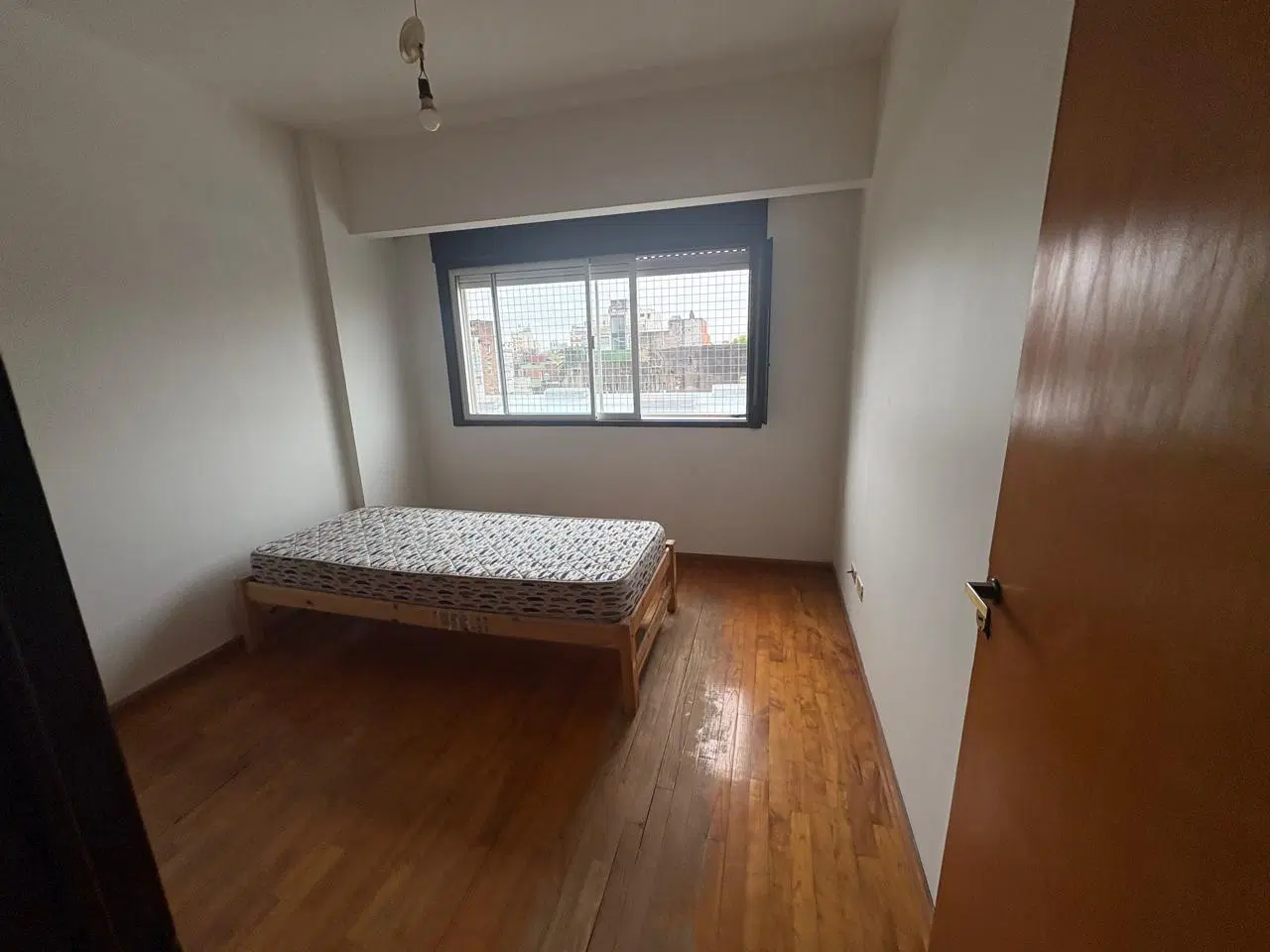 RESERVADO! Floresta: 2 ambientes cfte. con balcón Av. Avellaneda y J.B. González 8