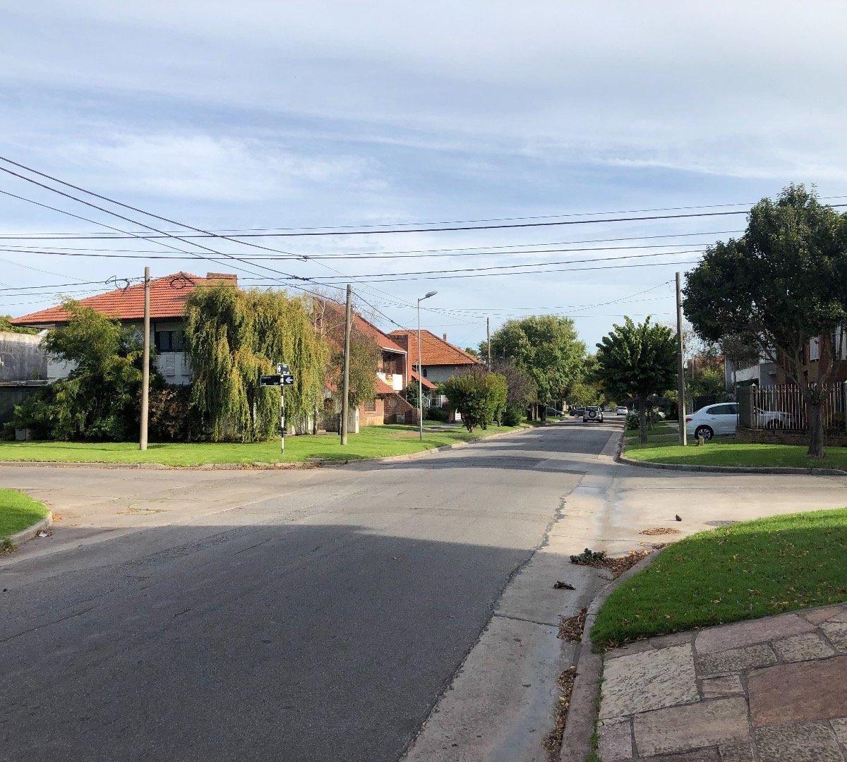 Casa en Esquina, 3 Dorm., Parque, Barrio Residencial San Carlos 4