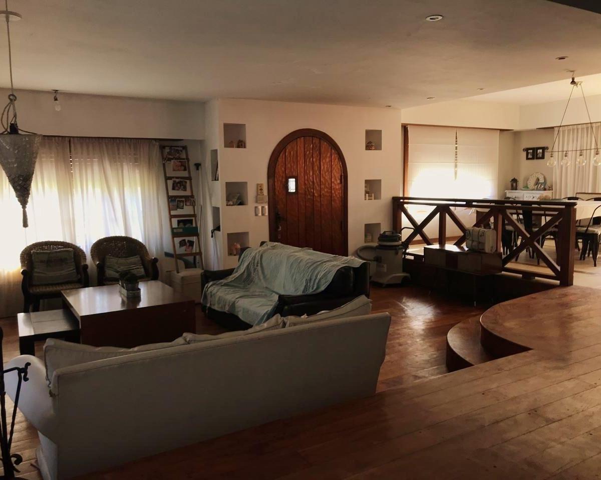 Casa en Esquina, 3 Dorm., Parque, Barrio Residencial San Carlos 1