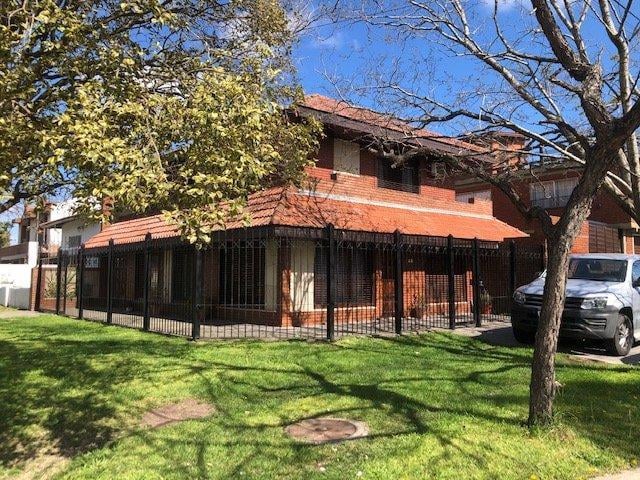 Amplia propiedad con departamento independiente barrio Los Pinares